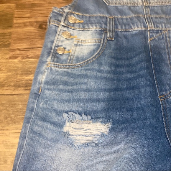 Zenana Distressed Denim Short Overalls Size Small - Picture 4 of 12